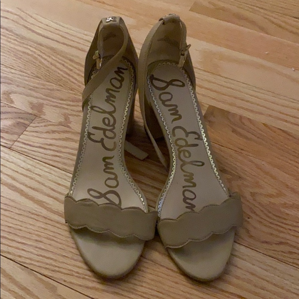 Sam Edelman scalloped sandal heels. Size 7.5. Nude